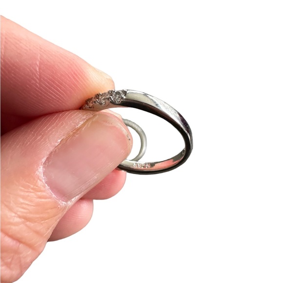 Sterling Silver Zircon Solitaire Wedding Ring Set (2 Rings) - Picture 8 of 15